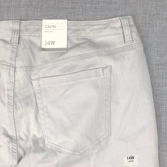 14W 24W Style & Co Light Gray Cuffed Capri Jeans - Picture 5 of 6